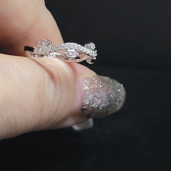 925 Sterling Silver Ivy Ring. - Picture 3 of 3